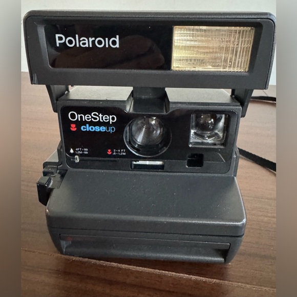 Polaroid Other - Polaroid One Step Close Up 600 Instant Camera and manual polaroid the swinger